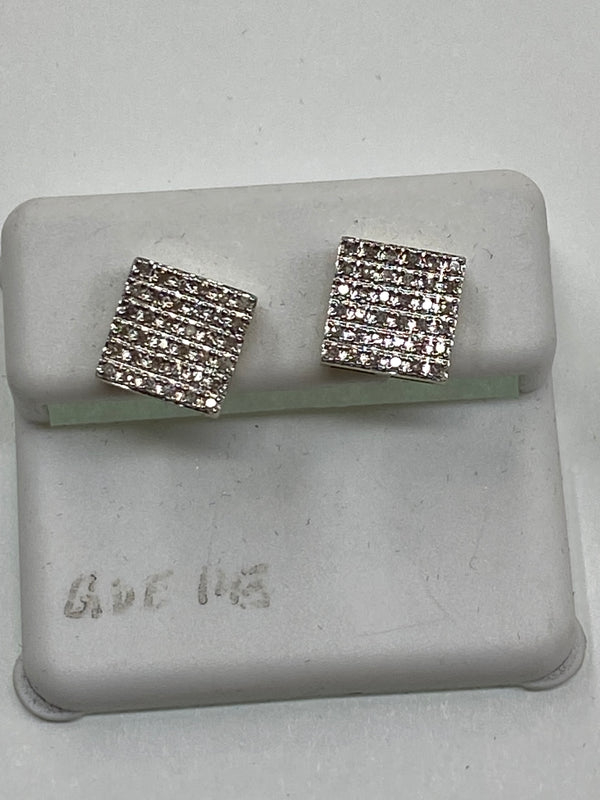 Beautiful 10kt Gold & 0.50 CTW Diamond Earrings