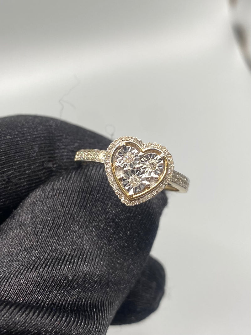 Genuine 18kt Gold Diamond Women’s Ring of 0.32 CTW