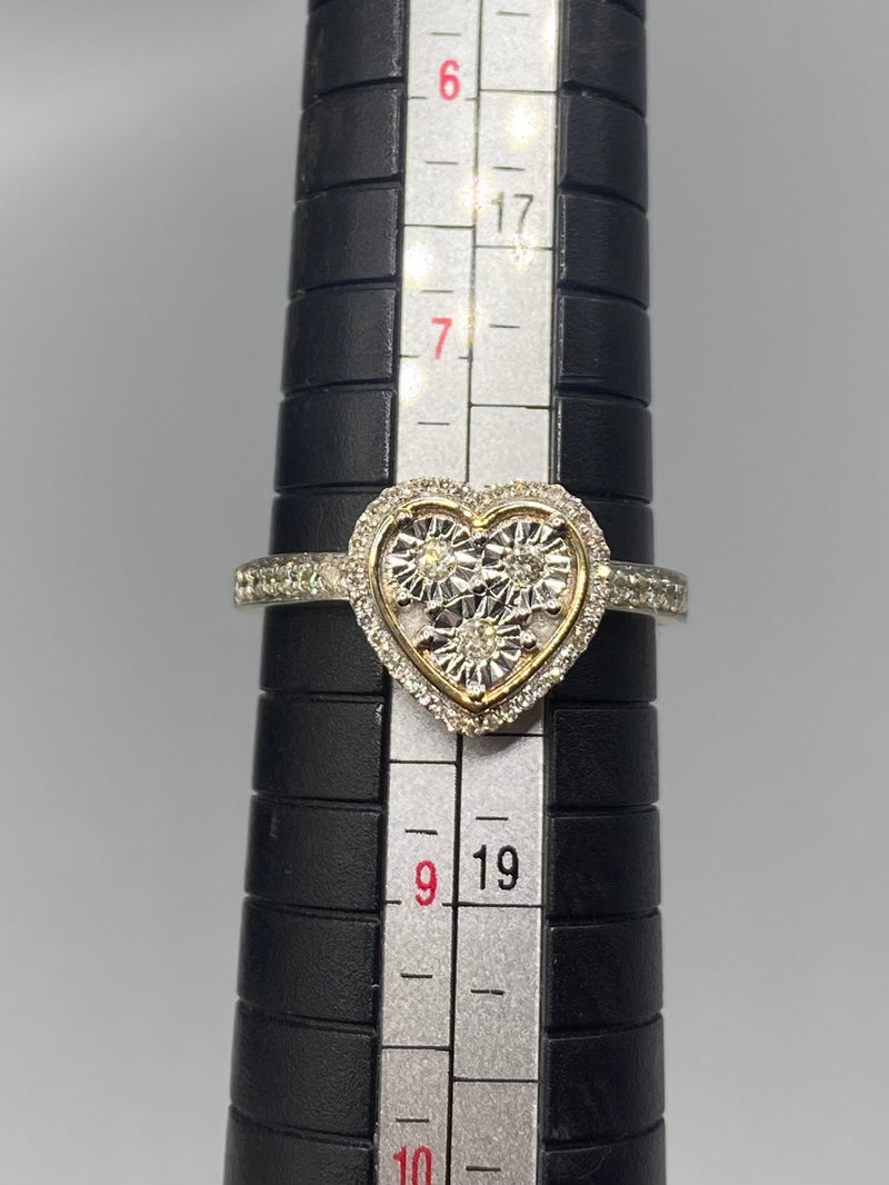 Genuine 18kt Gold Diamond Women’s Ring of 0.32 CTW