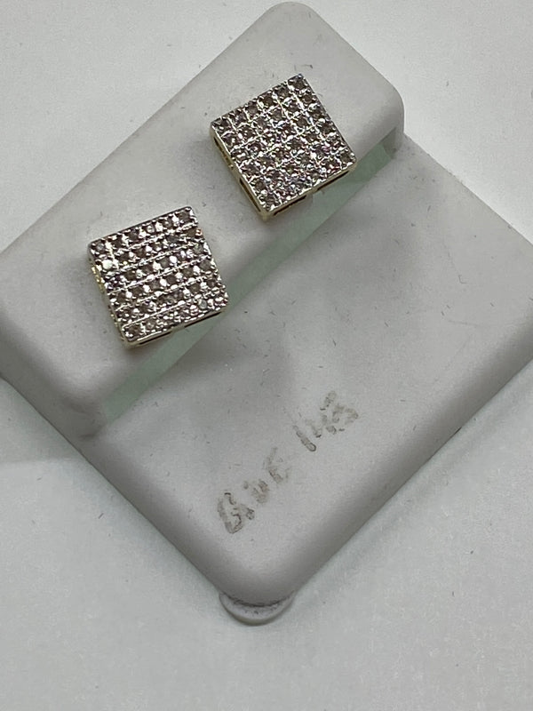 Beautiful 10kt Gold & 0.50 CTW Diamond Earrings