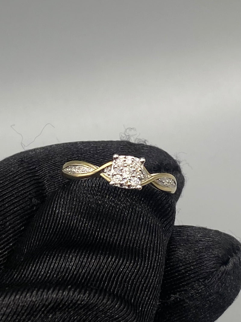 Genuine 10kt Gold Diamond Women’s Ring of 0.10 CTW