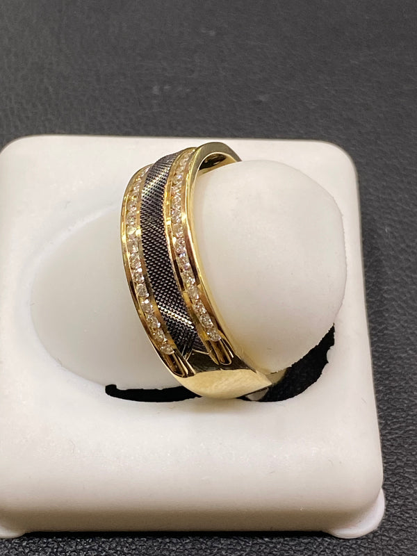 Real 10KT Gold and 0.30CTW Diamond Band Ring