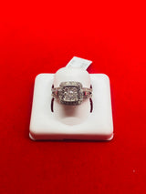 10KT WHITE GOLD AND 0.95CTW DIAMOND RING