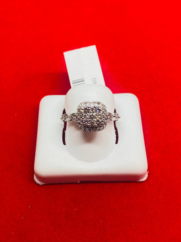 10KT WHITE GOLD AND 0.74CTW DIAMOND RING