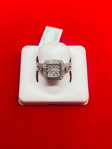 10KT WHITE GOLD AND 0.95CTW DIAMOND RING